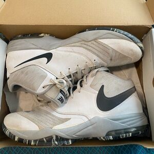 Nike Air Max Emergent White and Black Athletic Shoes Size 13